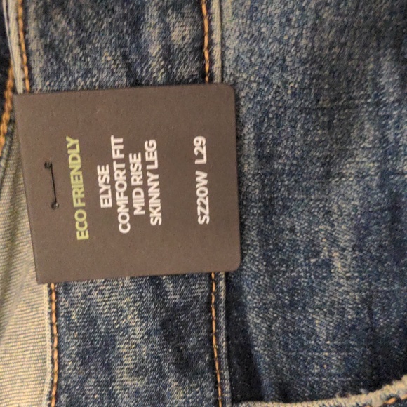 New Silver Jeans Co Elyse comfort fit mid rise Power stretch jeans eco friendly - Picture 3 of 8
